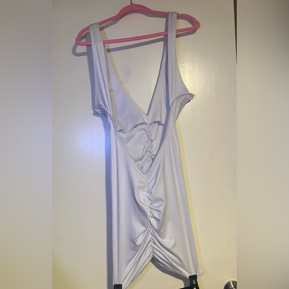 White scrunchy low cut club dress - large - Picture 3 of 4